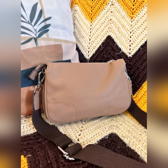 Authentic Mango Touch Crossbody Bag - Picture 4 of 8